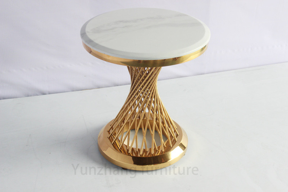 Table à gâteaux de luxe pour banquet d'hôtel