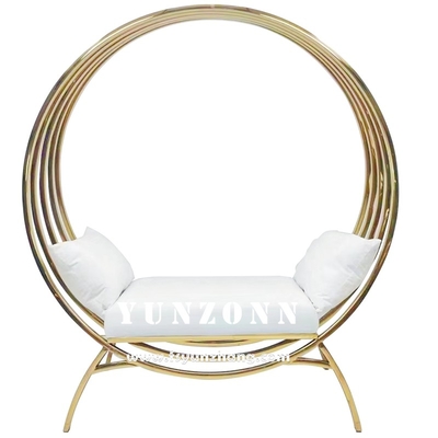 Le canapé de mariage classique pour couples, le trône de mariage rond, la chaise en cage d'oiseau.