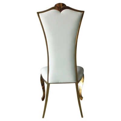 La chaise nuptiale blanche grande précieuse a orné le bouton de retour pour la réception l'épousant