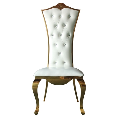 La chaise nuptiale blanche grande précieuse a orné le bouton de retour pour la réception l'épousant
