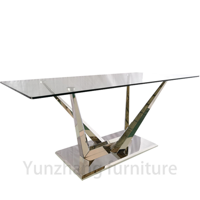 Table basse de luxe avec base en argent.
