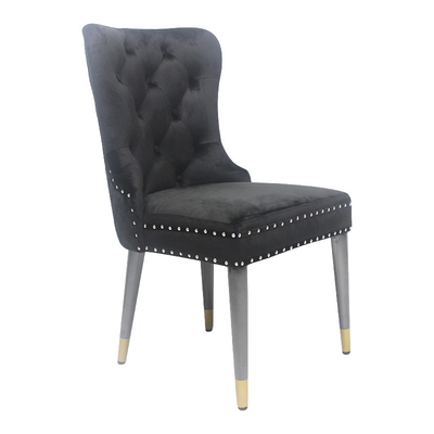 Chaise de banquet de mariage élégante et fonctionnelle avec une base métallique pour les mariages