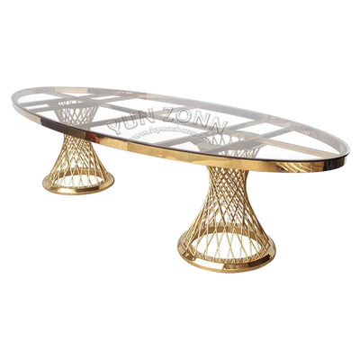 Table de cuisine de style américain moderne avec plafond en verre