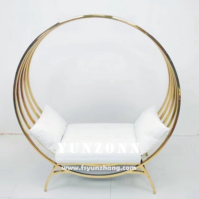 Le canapé de mariage classique pour couples, le trône de mariage rond, la chaise en cage d'oiseau.