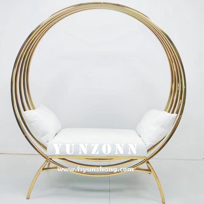 Le canapé de mariage classique pour couples, le trône de mariage rond, la chaise en cage d'oiseau.