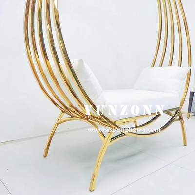 Le canapé de mariage classique pour couples, le trône de mariage rond, la chaise en cage d'oiseau.