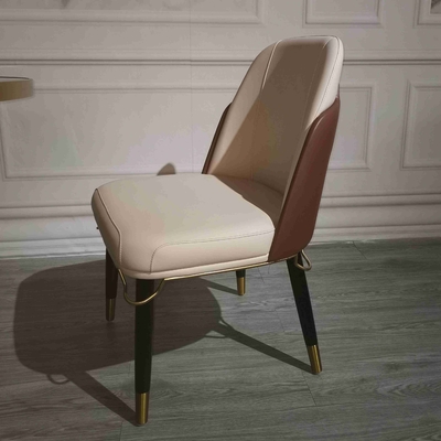 Le dossier dinant moderne à extrémité élevé à la maison de cuir de chaises en bois solide a capitonné des chaises de salle à manger