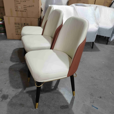 Le dossier dinant moderne à extrémité élevé à la maison de cuir de chaises en bois solide a capitonné des chaises de salle à manger