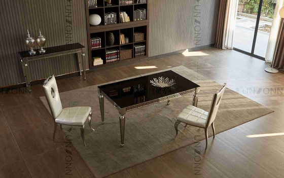 Table de salle à manger en verre noire concise découpée pour affiler les jambes angulaires pour la salle à manger