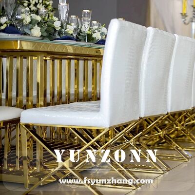 Bon prix Chaise de salle à manger de luxe moderne en cuir PU blanc avec pieds en métal et design à surpiqûres pour un style de loisir à la maison ou à l'hôtel en ligne