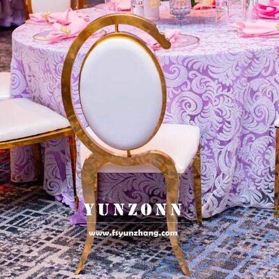 Bon prix Chaise de mariage de luxe uniques de nouveau design pour la décoration Chaises de mariage de luxe avec une jambe en acier inoxydable doré et un dos ovale en forme de C en ligne