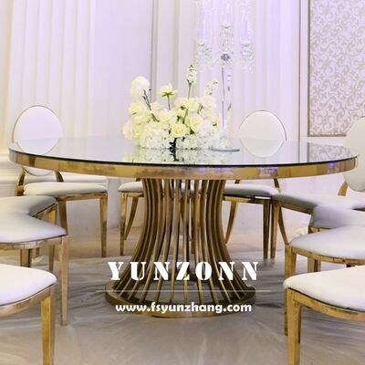 Bon prix Table de salle à manger ronde de luxe avec base en acier inoxydable doré et plateau en verre pour hôtels, mariages et banquets en ligne