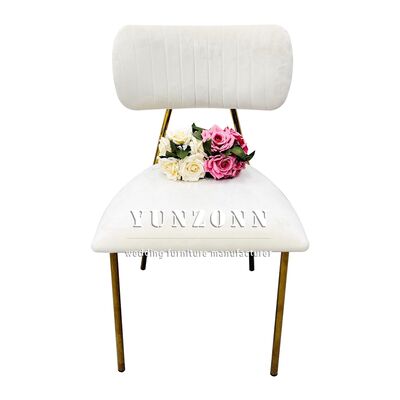 Bon prix Chaise à manger de luxe avec des jambes métalliques dorées Dos mou rembourré en tissu de velours pour les hôtels Cafés Mariages Utilisation en plein air en ligne