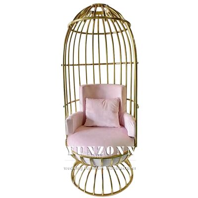 Bon prix Fauteuil Trône Doré Roi avec Coussin Fantaisie en Cuir Forme Cage à Oiseaux en Acier Inoxydable pour Mobilier d'Événement d'Hôtel ou de Salon en ligne